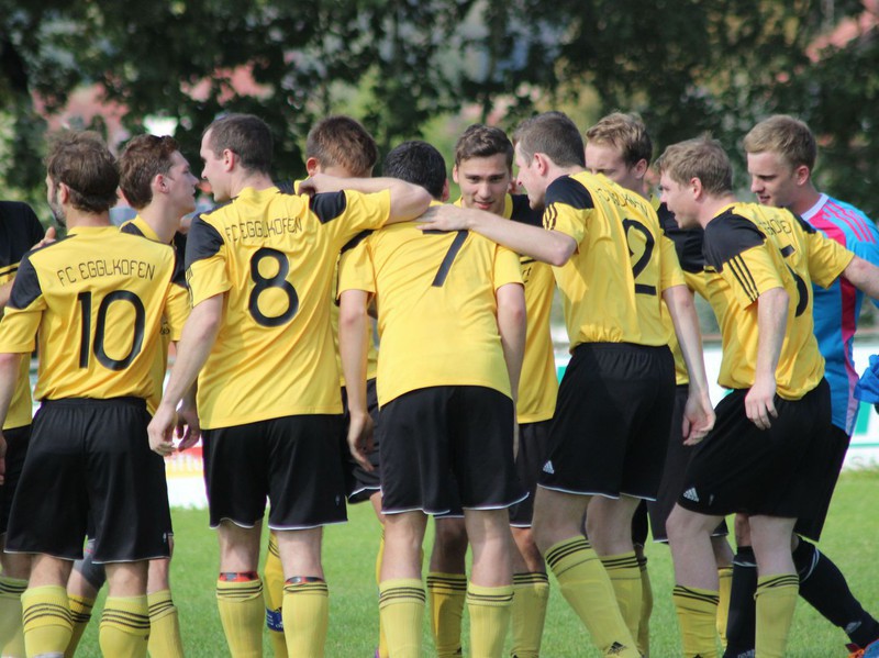 Teamgeist im FCE-Trikot