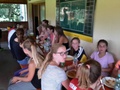 beim Mittagessen bei Spagetti mit verschiedenen Soßen